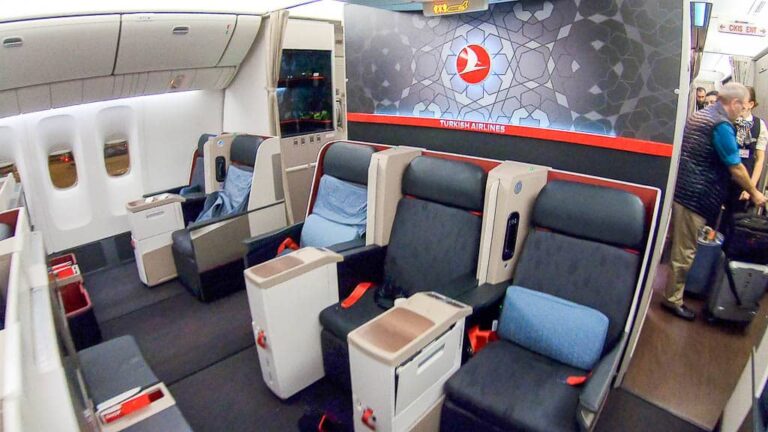 Turkish airlines business. Turkish Airlines Business class 777 300. Turkish Airlines Business class 777-300er. Turkish Airlines Boeing 777-300er Business class. Boeing 777-300er Turkish Airlines салон.