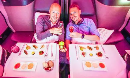 Qatar fliegt uns in der Qsuite nach Doha zur IATA Conference