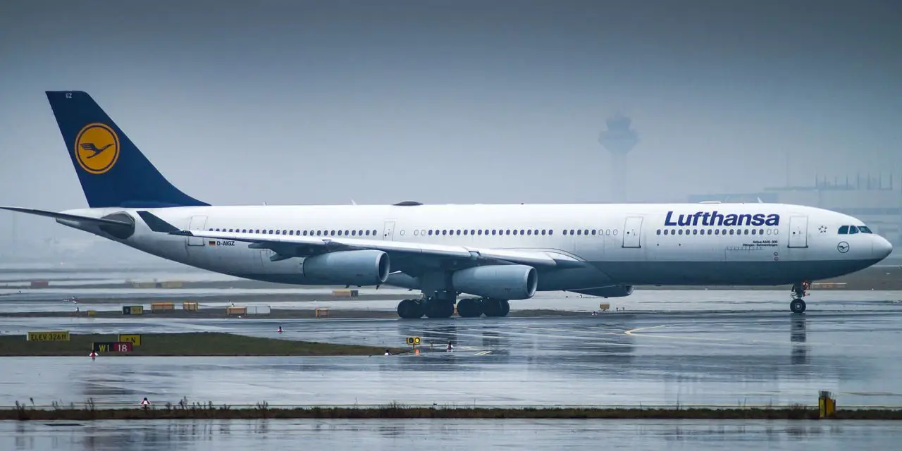 Ein Lufthansa Airbus A340-300 auf einem innerdeutschen Flug!
