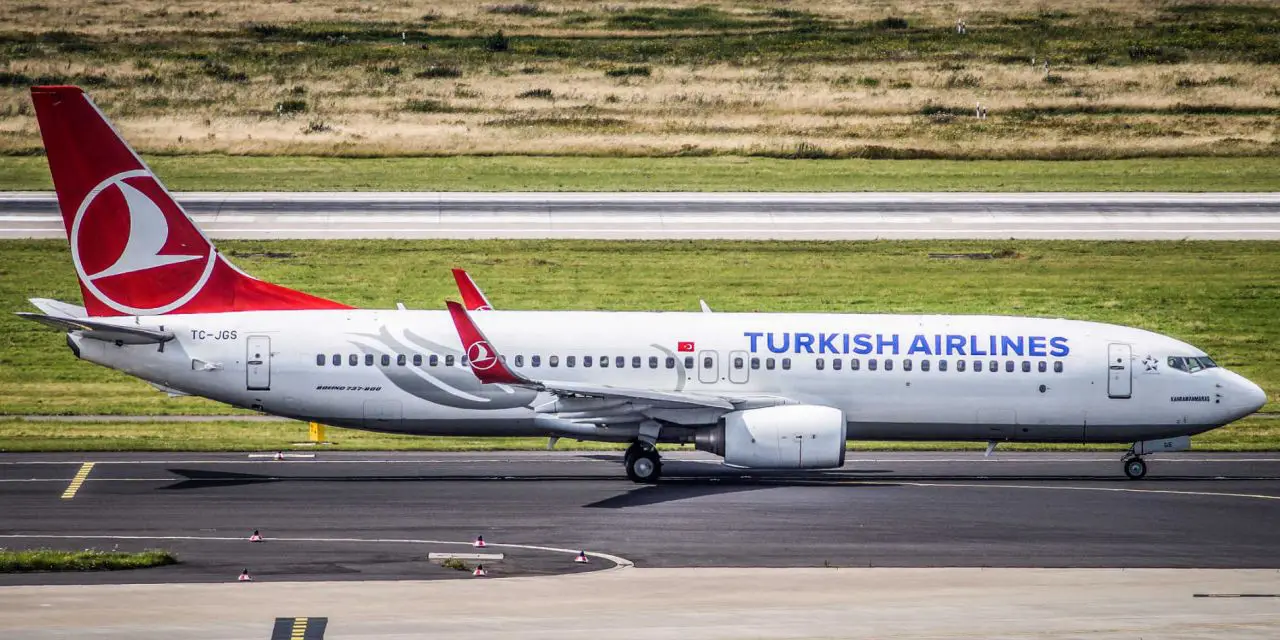 Turkish Airlines Economy Class Boeing 737 IST-HAJ