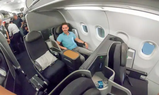 Nachts in der American Airlines A321T Business Class