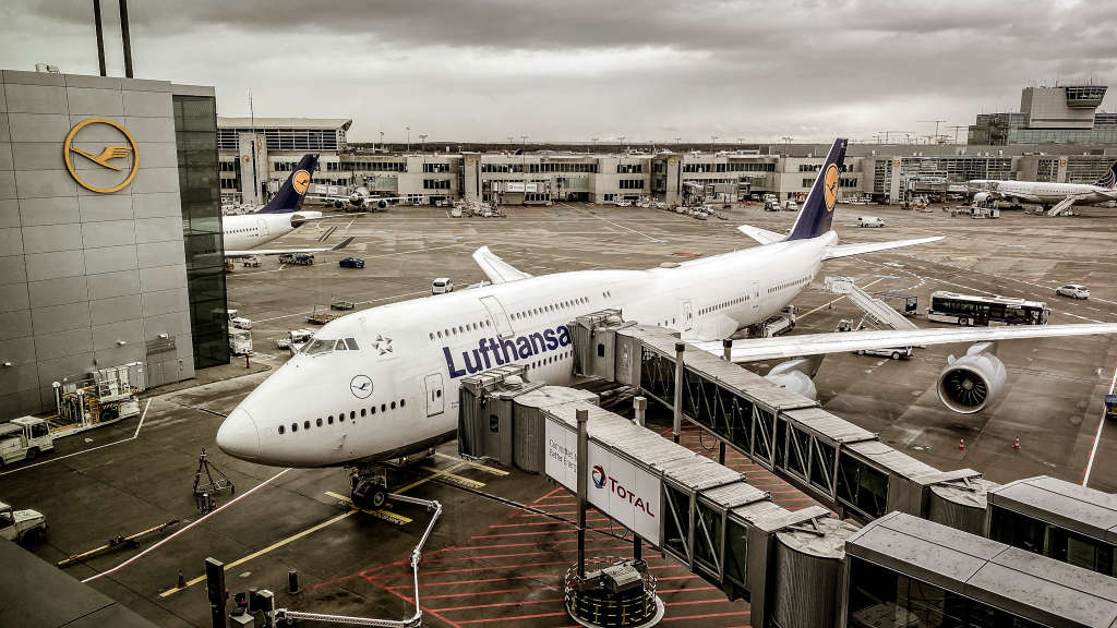 lufthansa 747 8 gate Lufthansa First Class
